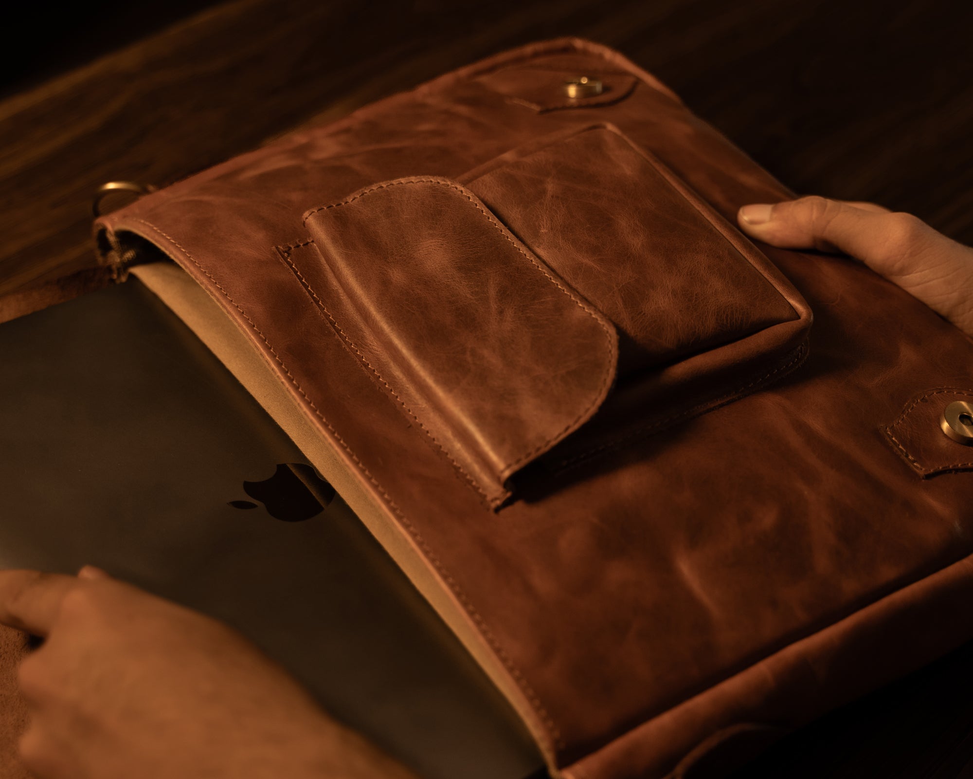 13″ MacBook Pro Snug Leather Bag